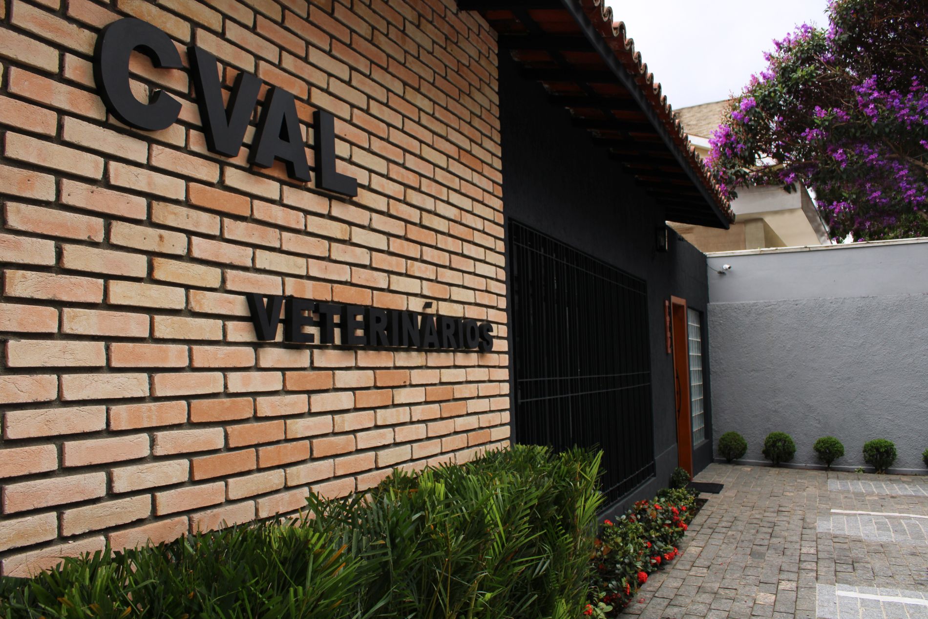 CVAL Cliníca Especialidades Veterinárias